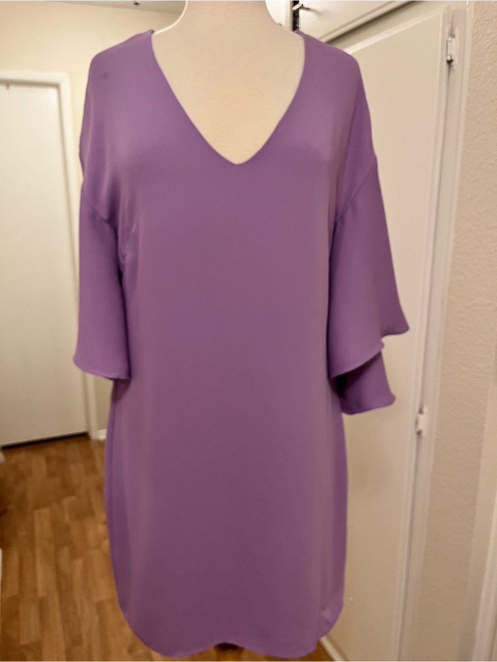 Laundry By Shelli Segal Lavender/Lilac V-Neck Midi Dress with Fluted Sleeves - 8